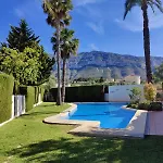 Coqueto Adosado Planta Baja Con Pequeno Jardin Privado Y Salida A Piscina Lejlighed Dénia