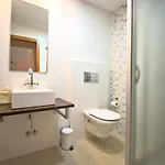Lejlighed Coqueto Adosado Planta Baja Con Pequeno Jardin Privado Y Salida A Piscina *