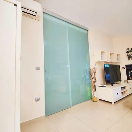 Coqueto Adosado Planta Baja Con Pequeno Jardin Privado Y Salida A Piscina Apartment