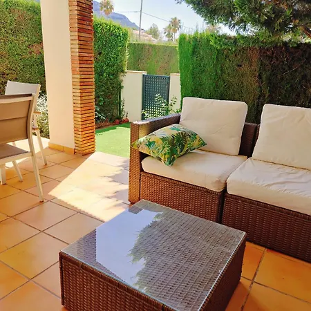 Coqueto Adosado Planta Baja Con Pequeno Jardin Privado Y Salida A Piscina Appartement Dénia