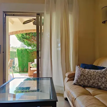 Coqueto Adosado Planta Baja Con Pequeno Jardin Privado Y Salida A Piscina Dénia