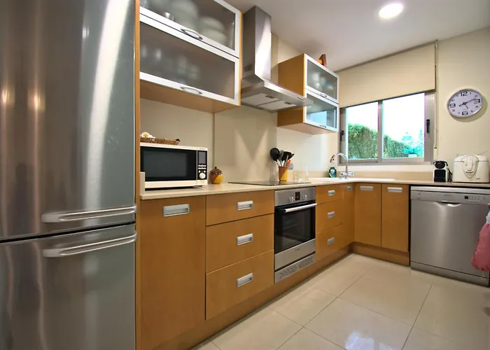 Coqueto Adosado Planta Baja Con Pequeno Jardin Privado Y Salida A Piscina * Denia