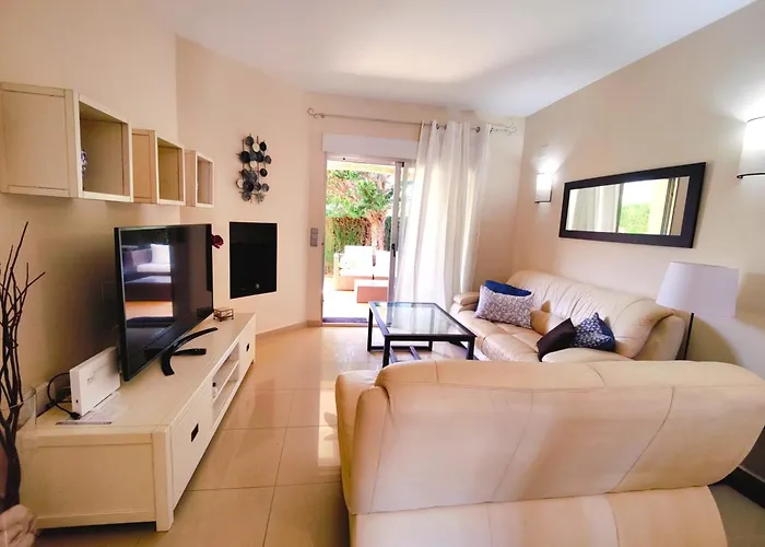 Coqueto Adosado Planta Baja Con Pequeno Jardin Privado Y Salida A Piscina Apartment