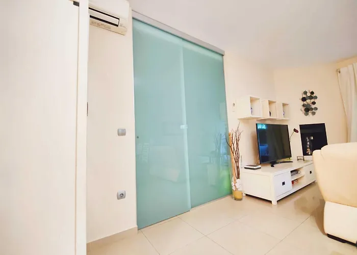 Coqueto Adosado Planta Baja Con Pequeno Jardin Privado Y Salida A Piscina Apartment