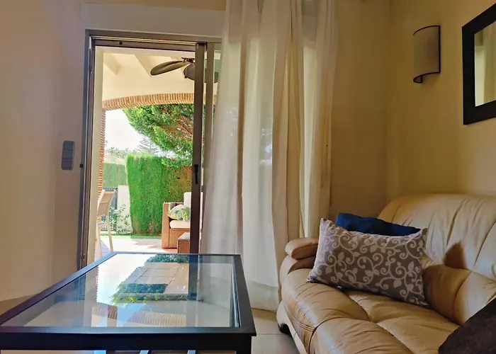 Coqueto Adosado Planta Baja Con Pequeno Jardin Privado Y Salida A Piscina