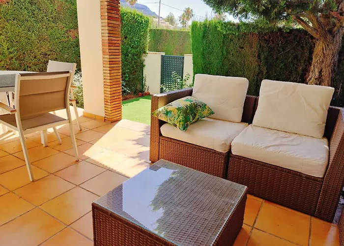 Coqueto Adosado Planta Baja Con Pequeno Jardin Privado Y Salida A Piscina Denia